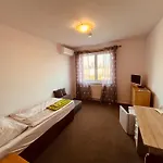 Rusovsky Penzión pre hostí 2*
